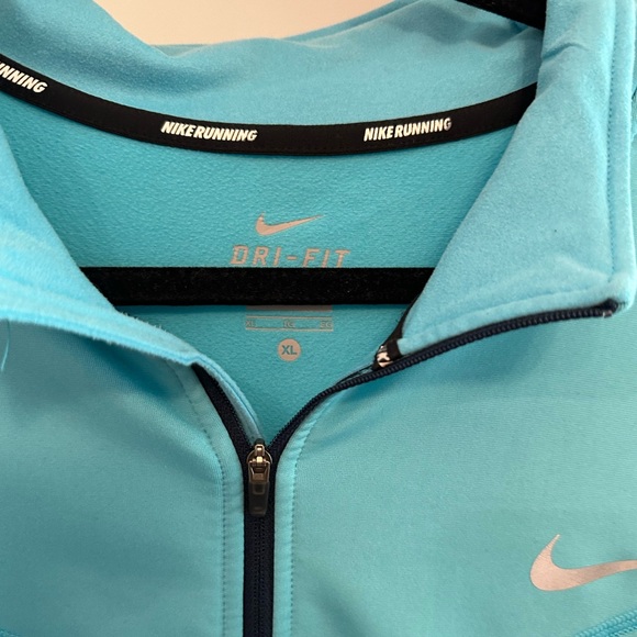 Men’s Nike Element Dri-FIT 1/2 Zip Pullover - Picture 6 of 6